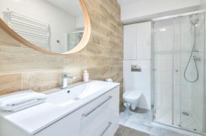 Waterlane Island Deluxe 5A by Grand Apartments