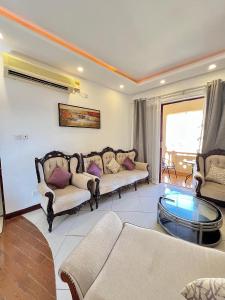 Stunning beachfront 2 bedroom apartment