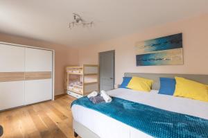 Maisons de vacances Maison avec piscine location de vacances ferme pedagogique du dolmen : photos des chambres