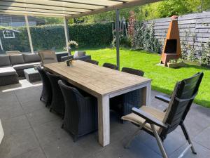 Bungalow near beach with large private garden - not for companies