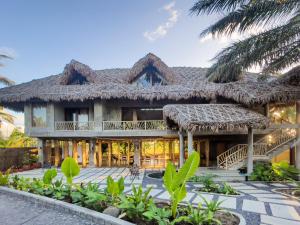 Baia Nest Villa MALASUGI Room within Self-Service Villa Near the Beach, Pet Friendly with a Fee