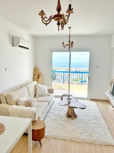 Holistic Homes - Sea view, Pool, 2 double beds