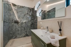 Lake View Villa Mercurio with Shared Pool