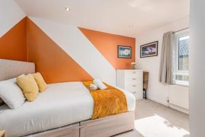 Modern Spacious 4 Bedroom 3 Bathroom House by Trinity Stays Short Term Lets & Serviced Accommodation Cambridge