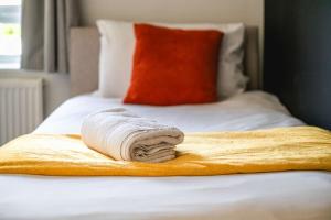 Modern Spacious 4 Bedroom 3 Bathroom House by Trinity Stays Short Term Lets & Serviced Accommodation Cambridge