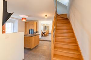 Maisons de vacances Gite de Lucie - Climatise avec jardin de 800 m² : Maison 4 Chambres