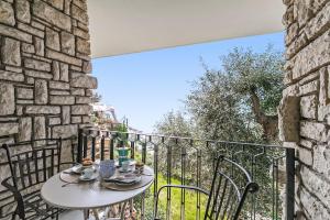 Two Bedroom Apartment with Lake View