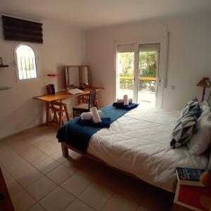 Villa 10 people, 150 m from the sea, pool and garden
