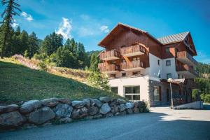 Les Gentianes by Actisource