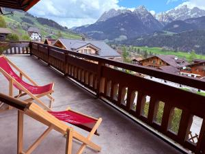 Chalet Bliss spacious six bedrooms and breathtaking views - 4hvězdičkové hotely ve městě Chateau-d'Oex