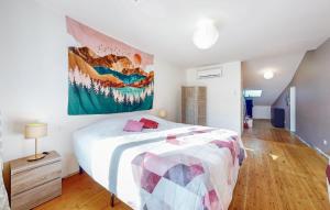 Maisons de vacances Awesome Home In Tonnay-Boutonne : photos des chambres