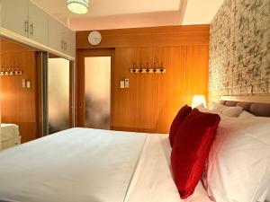 ONE Elegant 1BHK with City View near Mall of ASIA