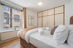 Stylish 1-Bedroom Apartment in the Heart of Soho! No Lift 9WD