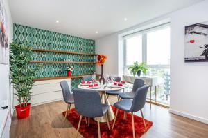 Chiswick Park 3 bed 3 bath West London - Parking