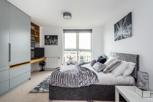 Chiswick Park 3 bed 3 bath West London - Parking