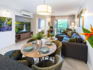 Leaf & Luxe - 9 Pools BBQ & Gym