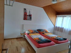 Twin Room with Shared Bathroom room in good bed Aarwangen