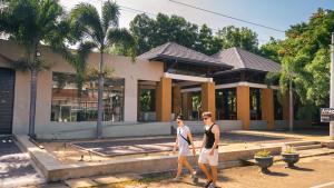 LUXTORI Arugambay - In-house guests are entitled to a 10 percent off at Cilantro Restaurant, Bloom Cafe, and Zeste Bar Lounge