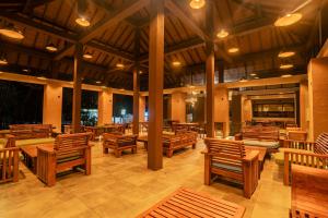 LUXTORI Arugambay - In-house guests are entitled to a 10 percent off at Cilantro Restaurant, Bloom Cafe, and Zeste Bar Lounge