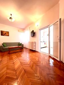 Downtown Unirii Square Private Economy Rooms with shared amenities