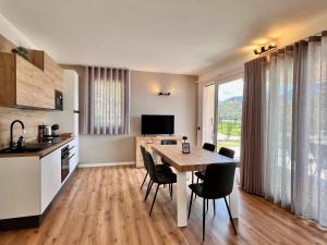 Costa Blu - Pool and Terrace with Lake View