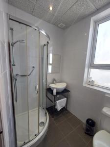 Triple Room room in White Heather Hotel