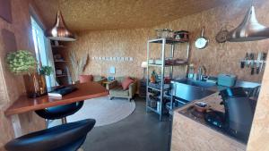 Hut-Spot, comfortabel houten tuinhuis