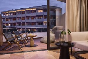 Cama Luxury Suites Kavouri