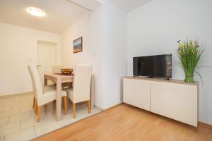 Apartment Robert with Terrace