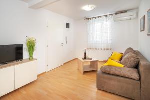 Apartment Robert with Terrace