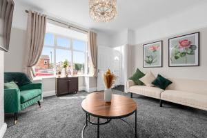 Free Parking Stunning 3Bedroom Home In Wigan