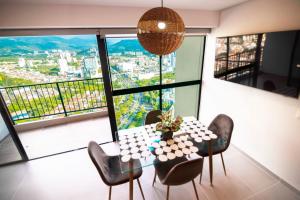 Cosy Mountain View 3BR Apartment, Prime Location!