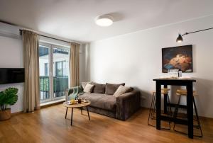 Botanica Deluxe Apartment with Balcony & AC - ProperUNIT