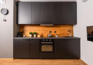 Botanica Deluxe Apartment with Balcony & AC - ProperUNIT