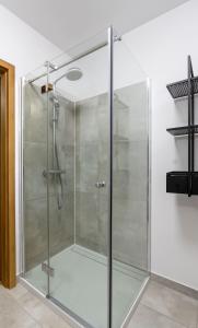 Botanica Deluxe Apartment with Balcony & AC - ProperUNIT