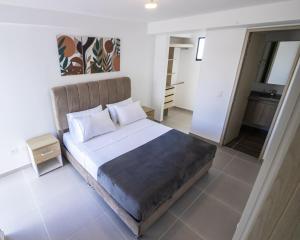 Cosy Mountain View 3BR Apartment, Prime Location!