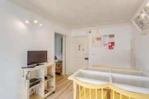 Bairro Alto Window - Cozy Spot in a Buzzing Locale