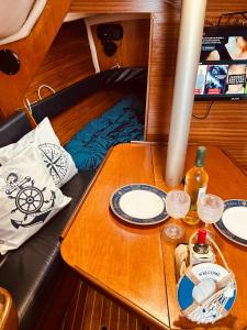 Alcyon, A Peaceful Floating Home