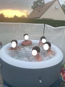 Maison avec piscine chauffée, plages du débarquement