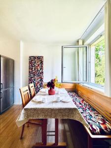 Spacious 6BR Shared Villa with Garden near Danube For 16 Guests