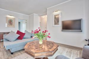 Family Apartment by Tyzenhauz