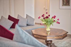 Family Apartment by Tyzenhauz