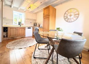 Charming Stone Cottage Getaway