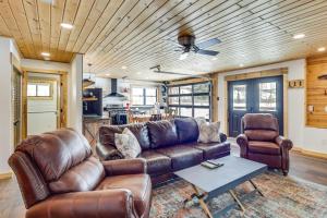 Modern Granby Retreat: Fish, Hike & Relax!