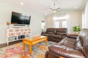 Flamingo Hideaway Modern House w Elevator