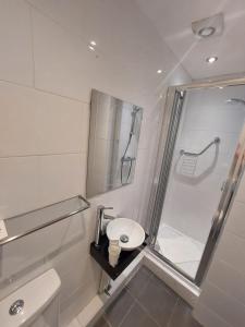 Single Room room in White Heather Hotel