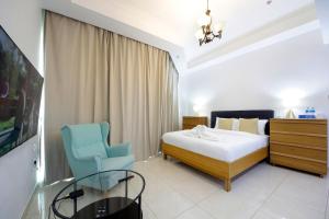Bright Studio in Court Tower Apt Close to Metro