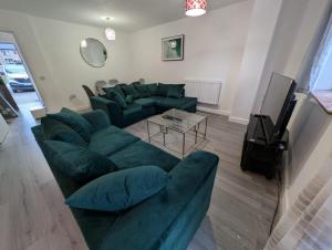 Spacious Large 4 Bed Contractor