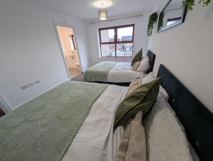 Spacious Large 4 Bed Contractor