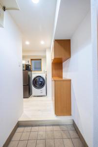 20 minutes by Haneda Airport train 3-minute walk from Kamata Station Direct access to Tokyo, Yokohama, Ueno